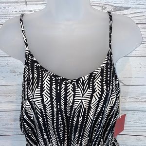 Mossimo Black and White Adjustable Strap Tank Top Romper Juniors Size Medium NWT